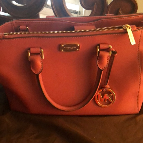 Michael Kors Pink purse. - Picture 1 of 5
